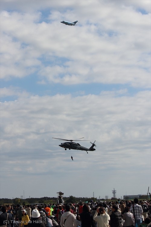 2014入間基地航空祭：UH-60J救助活動
