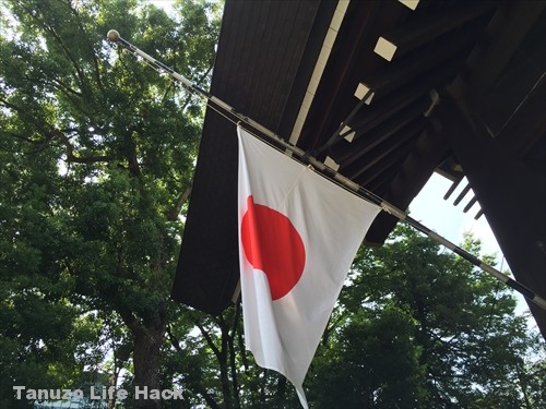 半旗の日の丸：靖国神社